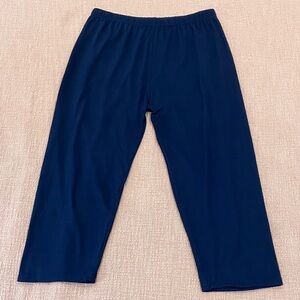 W26 lightweight tech fabric Navy Blue Women's Capris